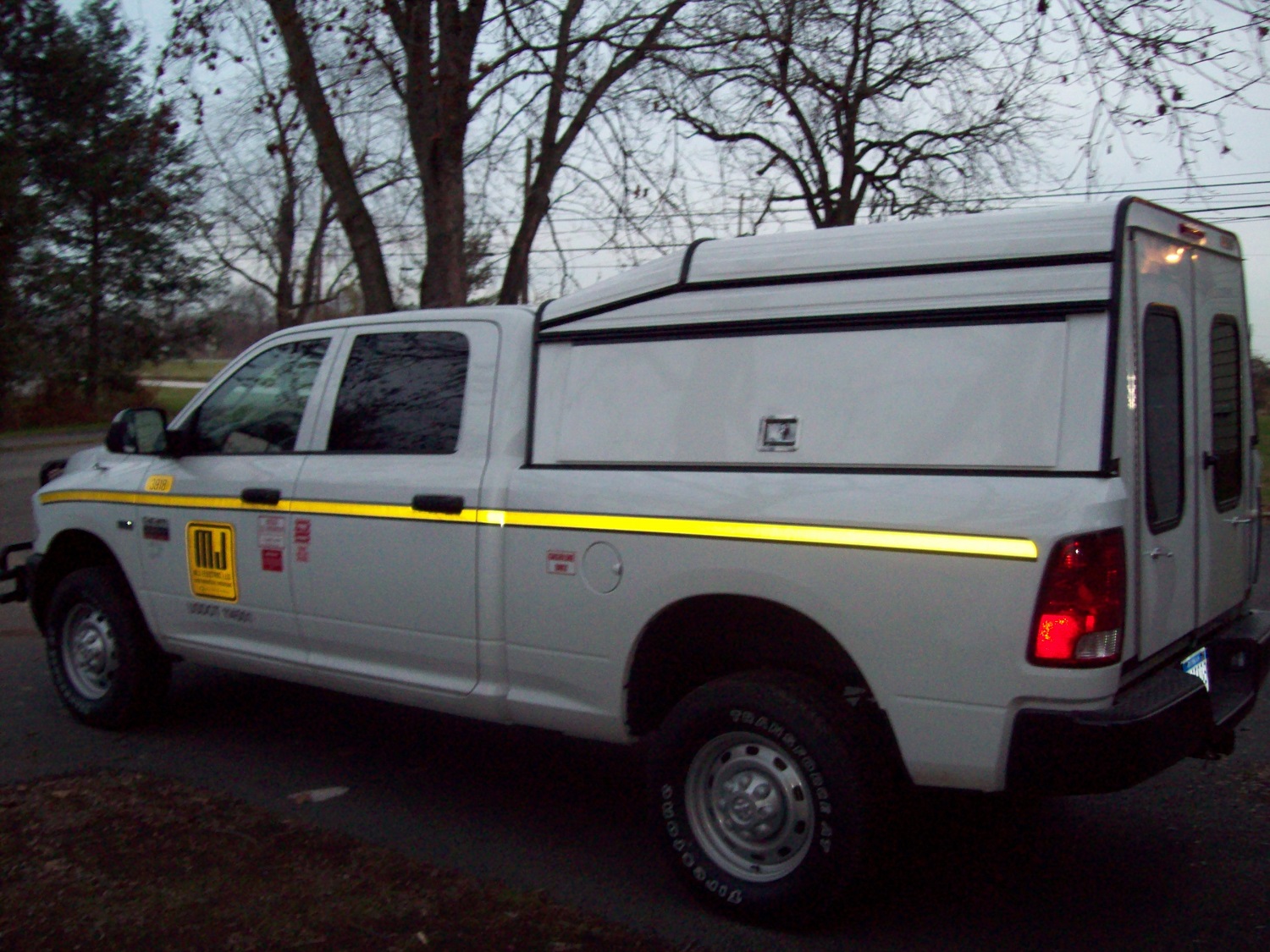 Swiss Commercial HDU Aluminum Commercial Truck Cap Ishler's Truck Caps